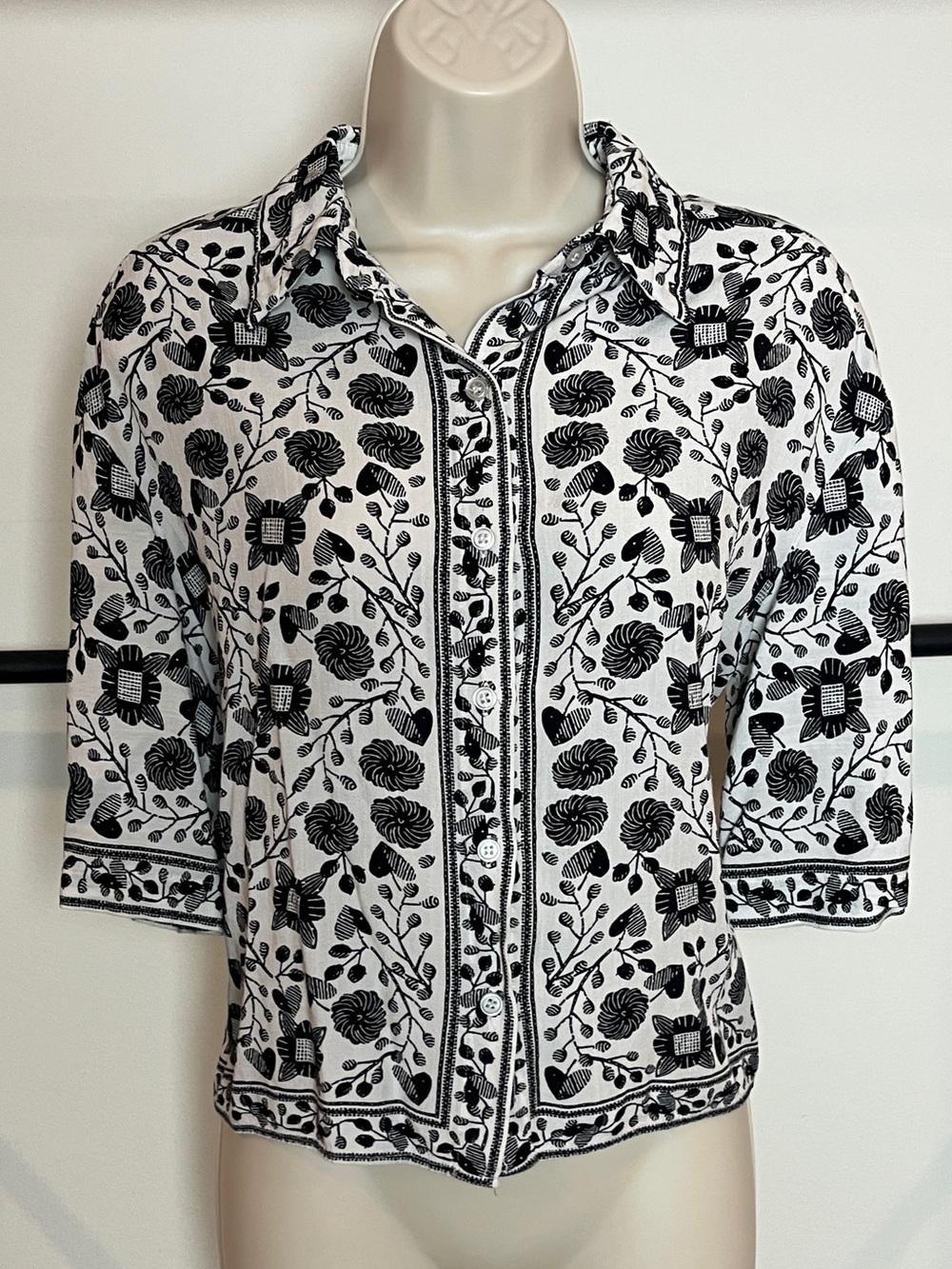 Max Studio Shirt Button-Front Black & White Floral Small Cottage 3/4 Sleeve
